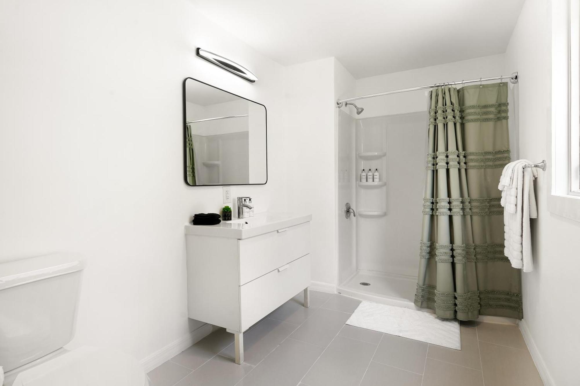Cobalt Coast Resort West Bay Экстерьер фото