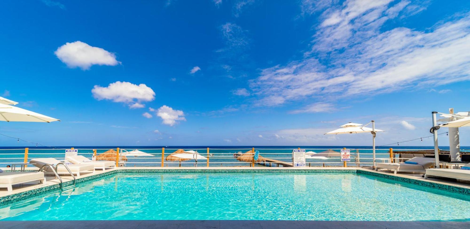 Cobalt Coast Resort West Bay Экстерьер фото