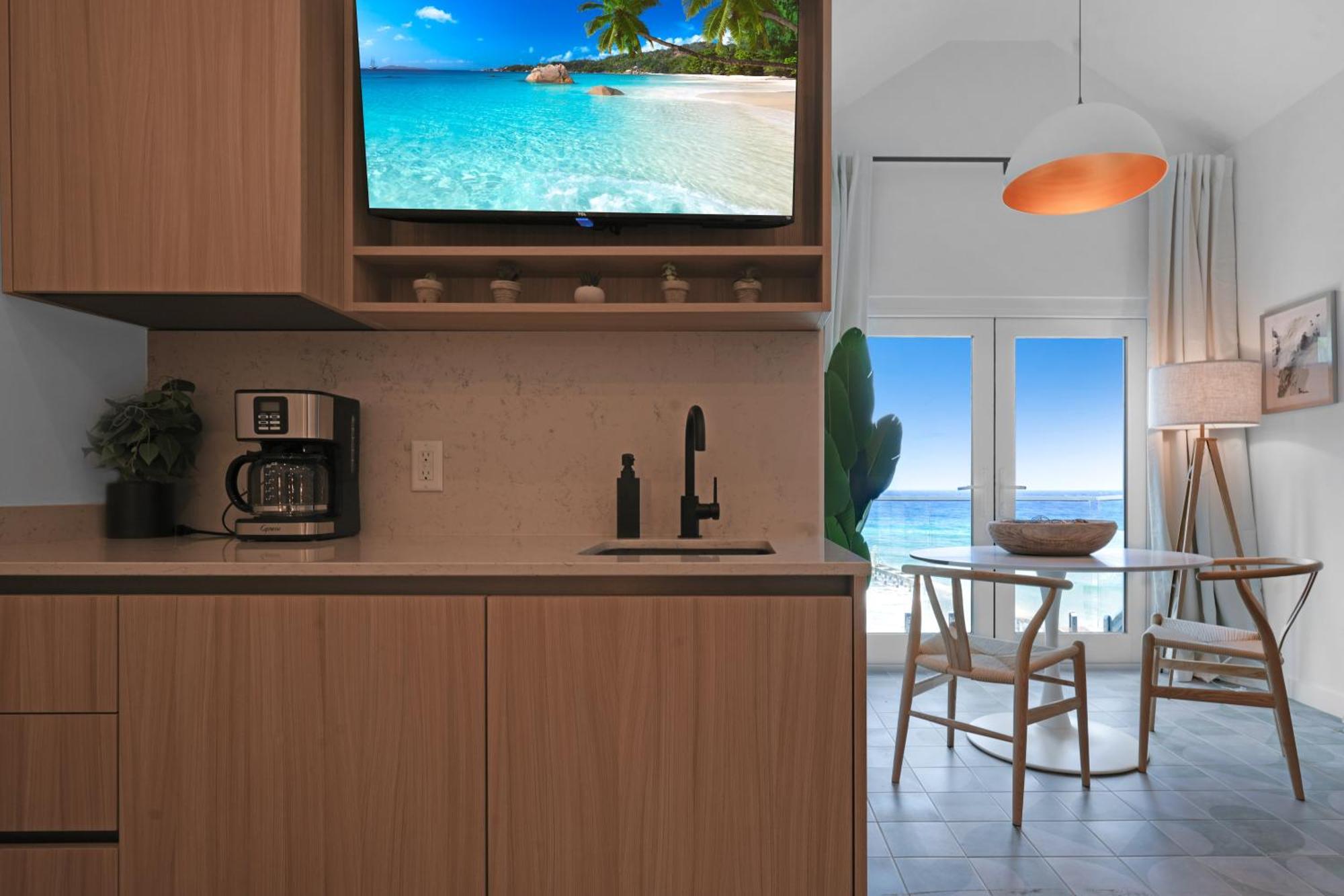 Cobalt Coast Resort West Bay Экстерьер фото