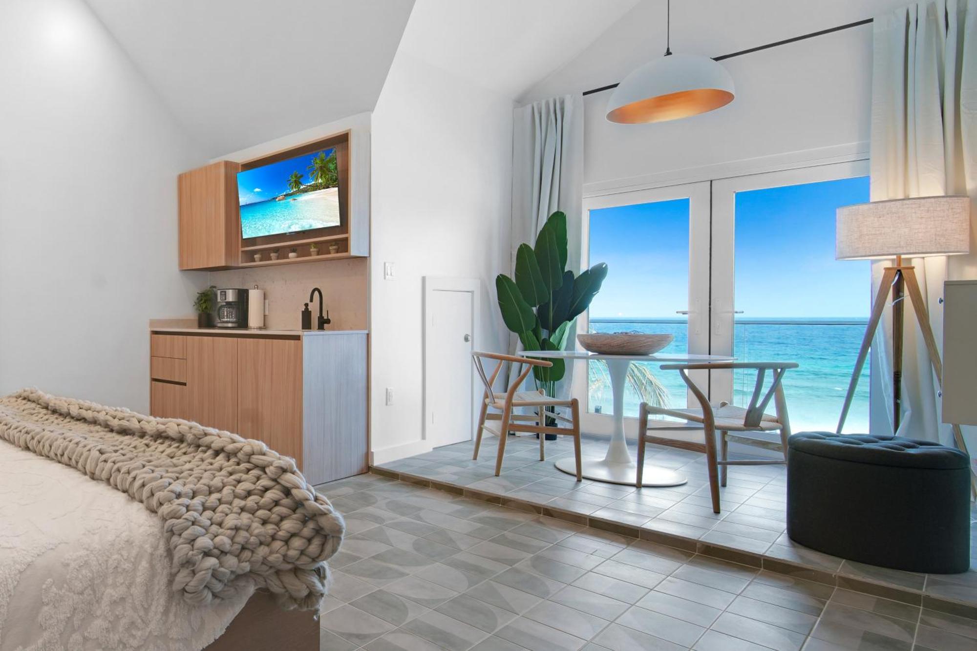 Cobalt Coast Resort West Bay Экстерьер фото