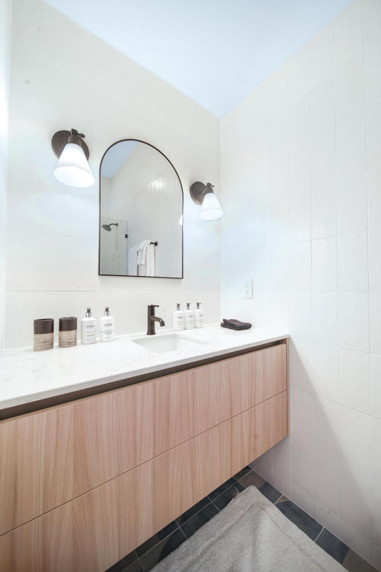 Cobalt Coast Resort West Bay Экстерьер фото