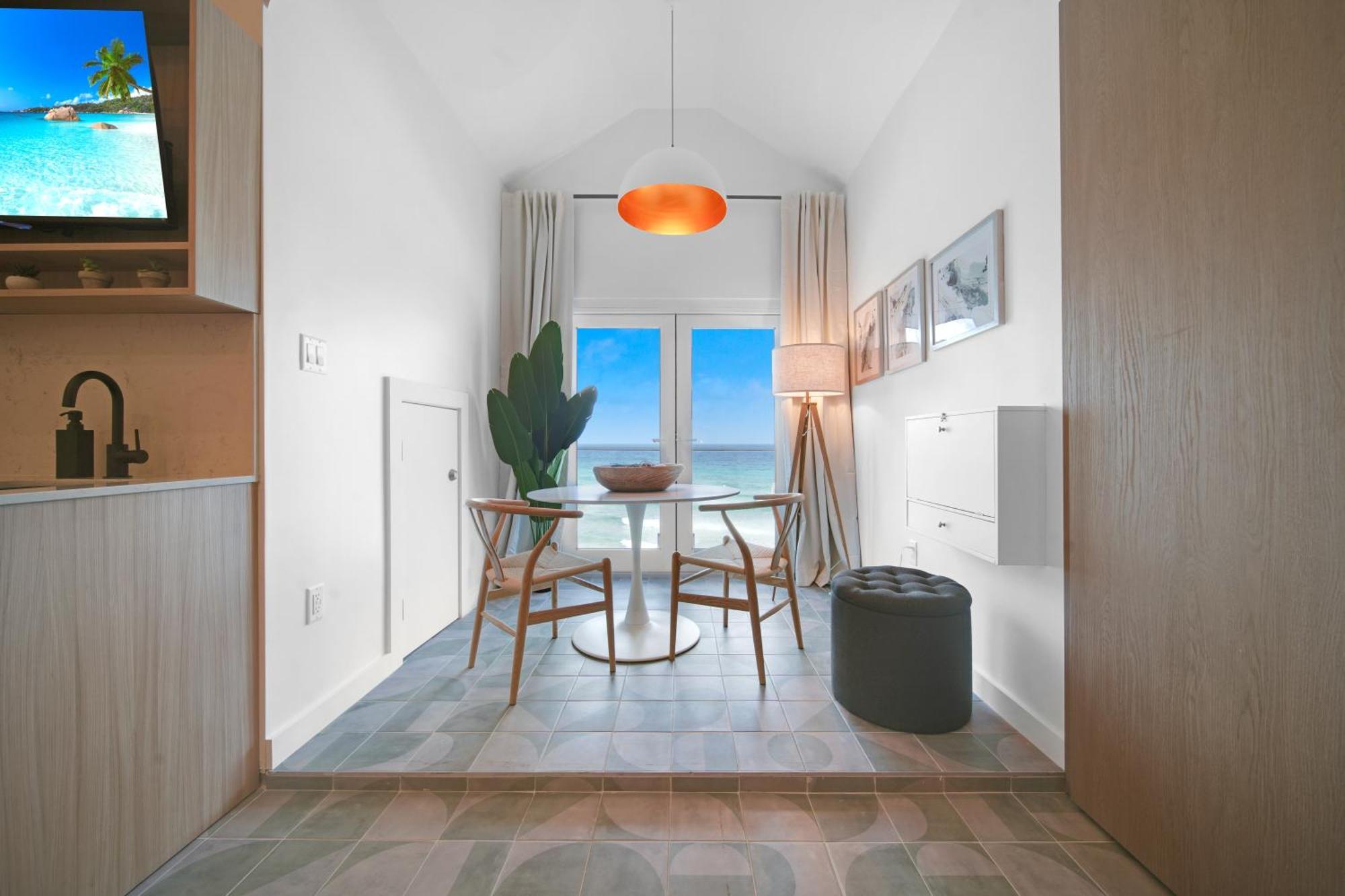 Cobalt Coast Resort West Bay Экстерьер фото