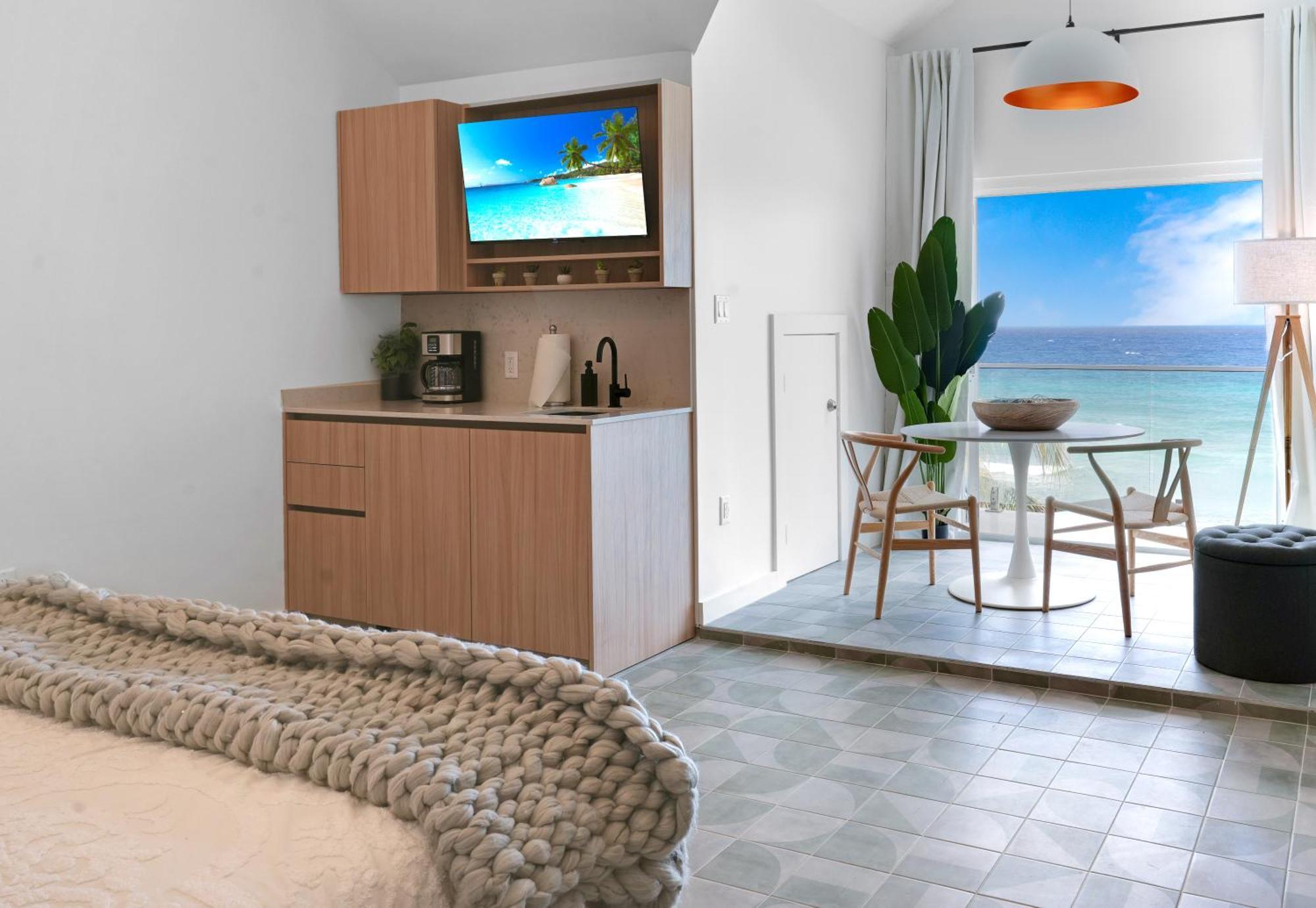 Cobalt Coast Resort West Bay Экстерьер фото