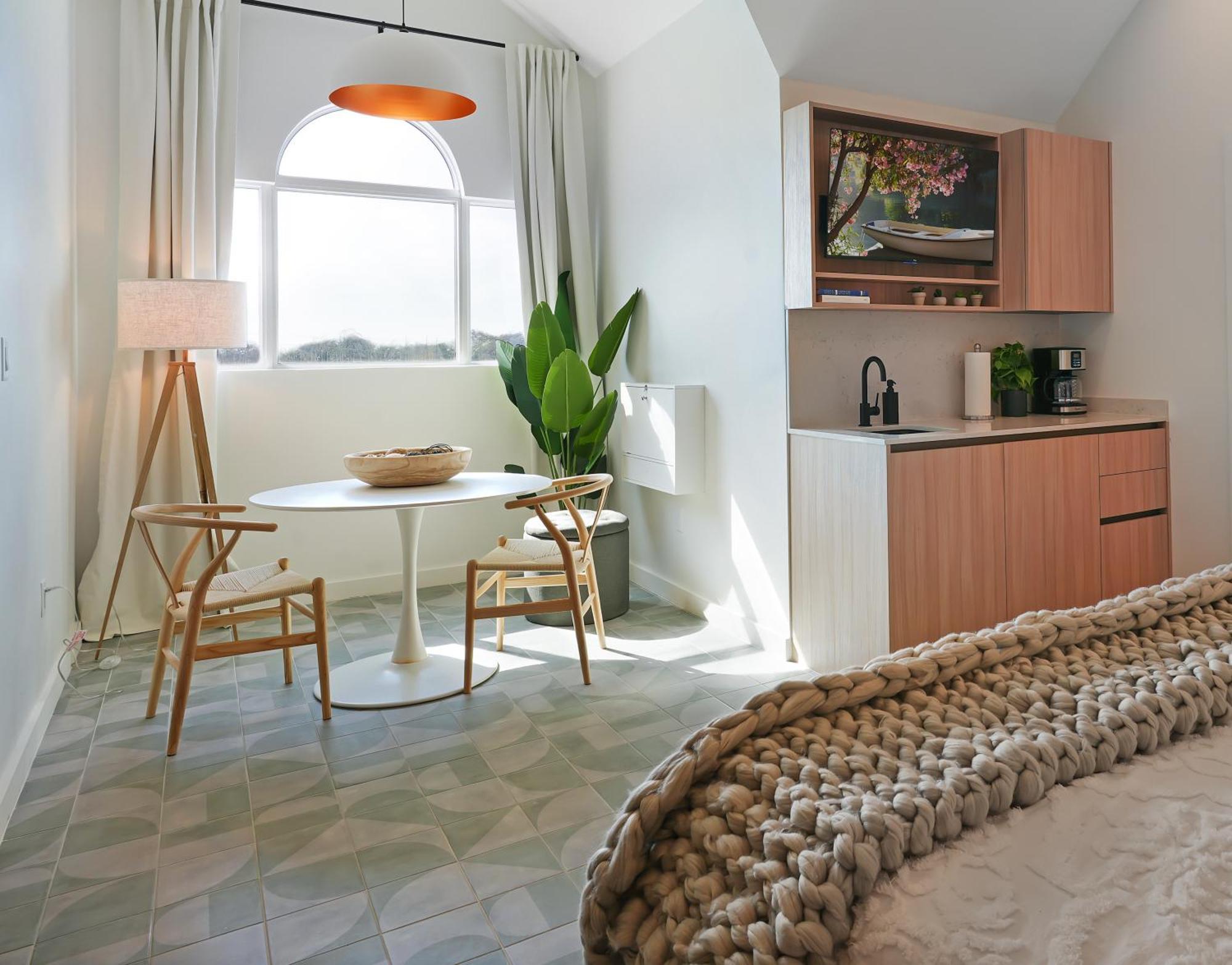 Cobalt Coast Resort West Bay Экстерьер фото